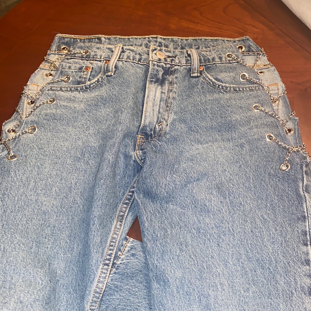Levi’s jeans w/ side chain detail - Picture 4 of 9